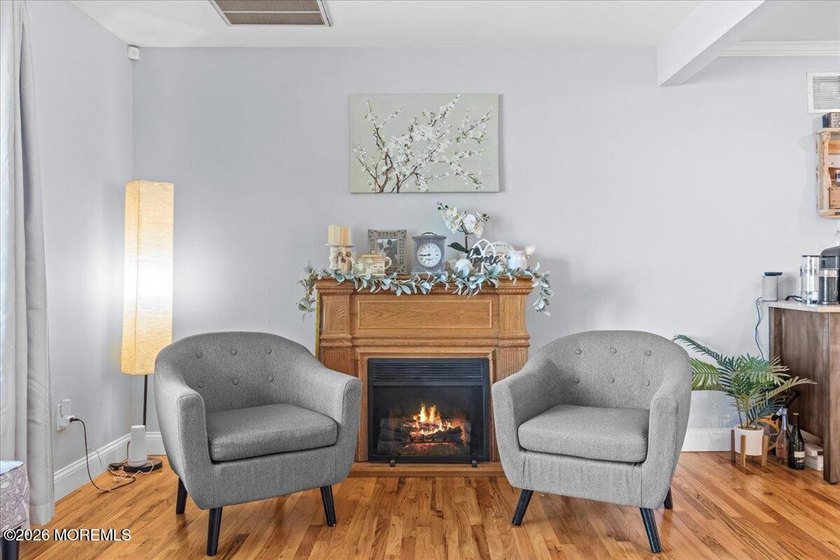 Welcome to this beautifully maintained 4-bedroom, 2-bath ranch - photo 7