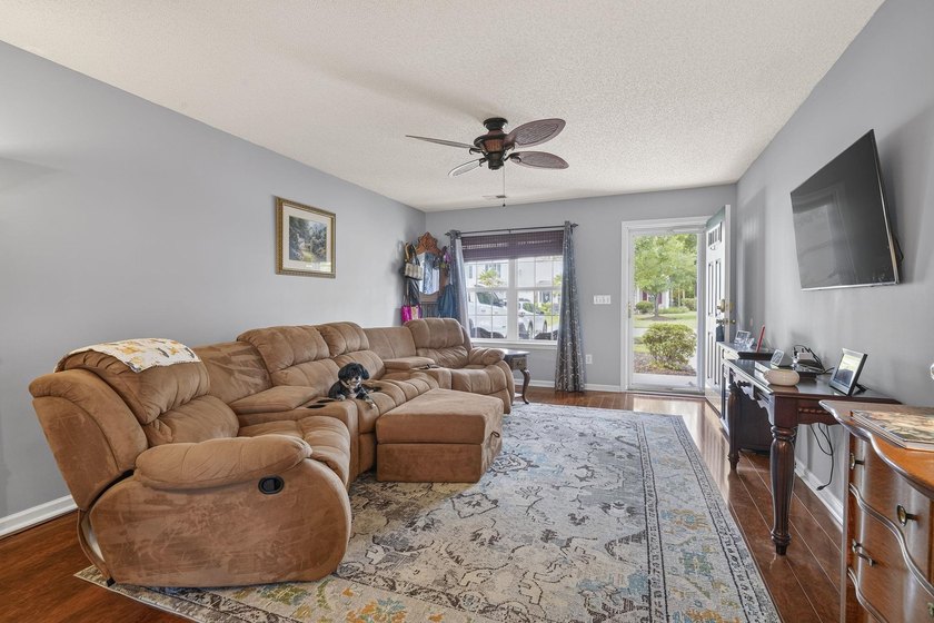 Welcome to this beautifully maintained 3-bedroom, 2.5-bath - photo 7