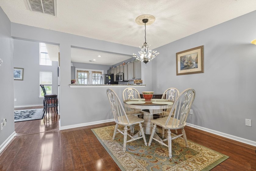 Welcome to this beautifully maintained 3-bedroom, 2.5-bath - photo 9