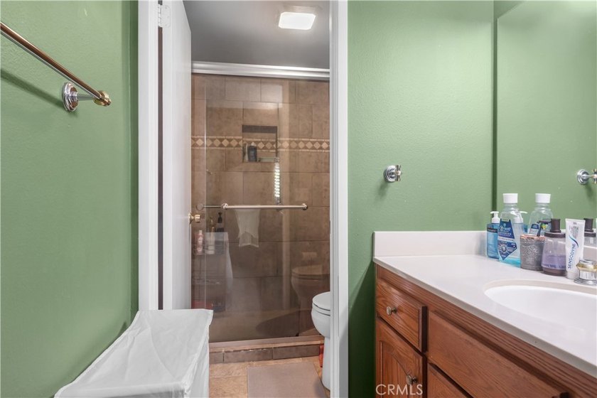 This well-maintained and stunning two-bedroom, two-bathroom - photo 13