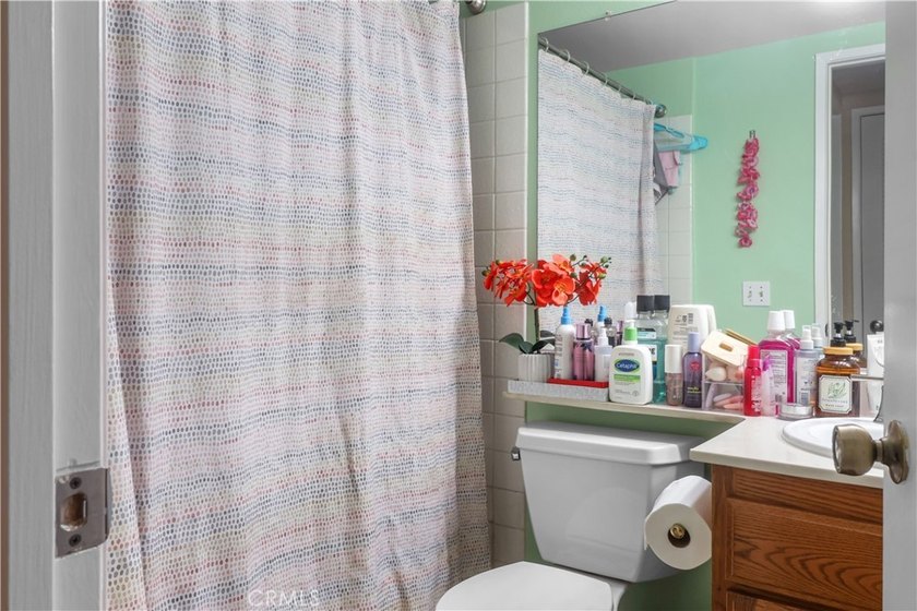 This well-maintained and stunning two-bedroom, two-bathroom - photo 14