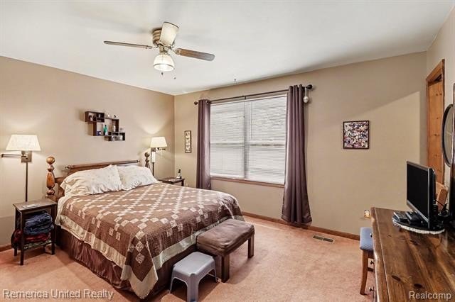 Ranch home with gorgeous views of Thompson Lake! 3 bedrooms, 2 - photo 16
