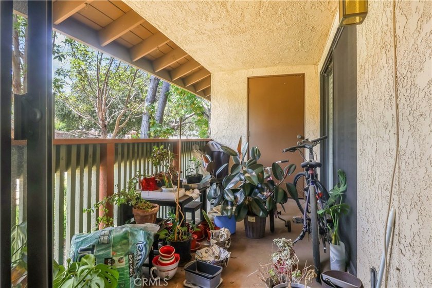 This well-maintained and stunning two-bedroom, two-bathroom - photo 17