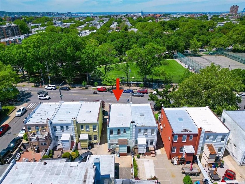 Introducing this beautiful semi-detached one-family brick home - photo 34