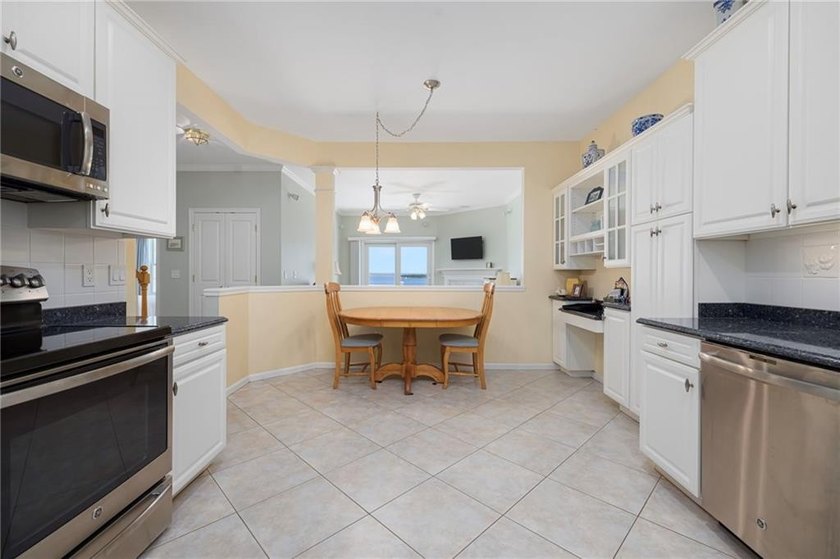 We invite you to explore this expansive end-unit - photo 6