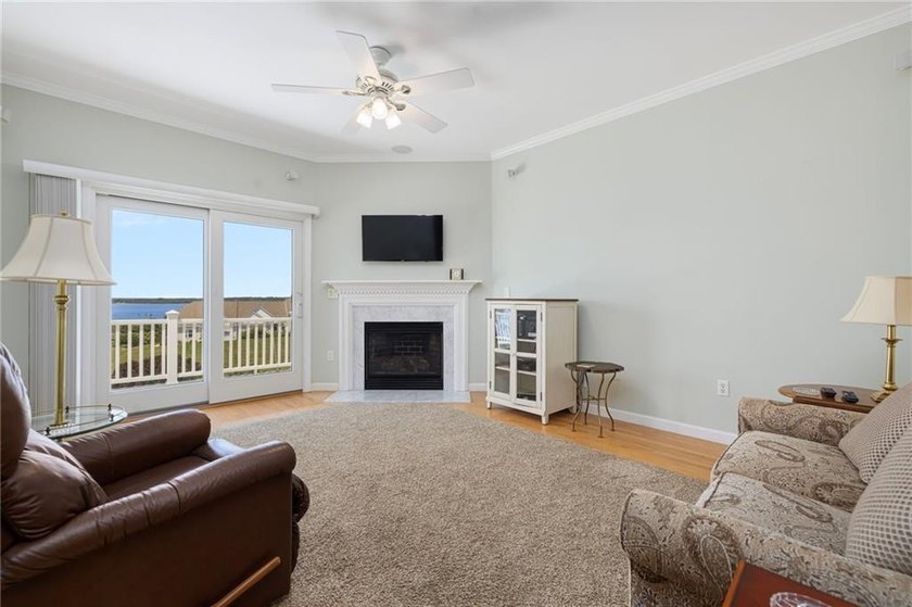 We invite you to explore this expansive end-unit - photo 10