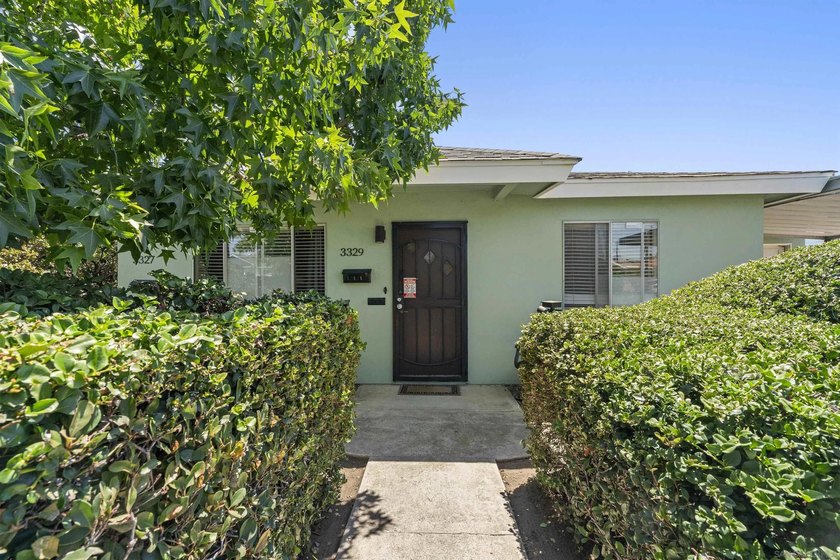 This is a duplex. Located just 2 blocks from Azalea Park (north) - photo 2