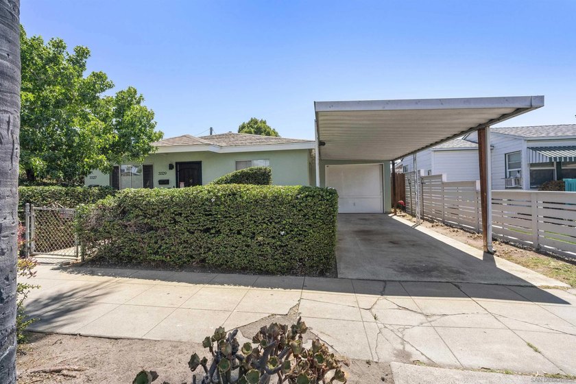 This is a duplex. Located just 2 blocks from Azalea Park (north) - photo 3