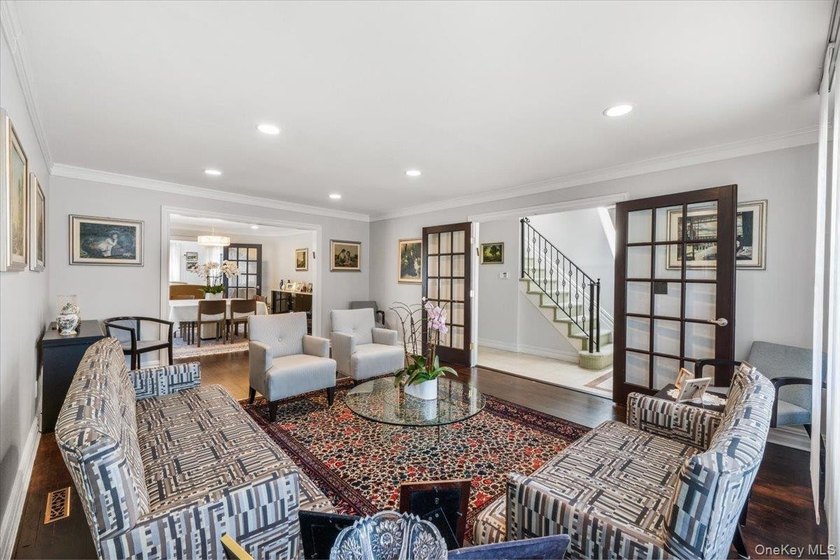 Bright and spacious Colonial, impeccably maintained and - photo 7