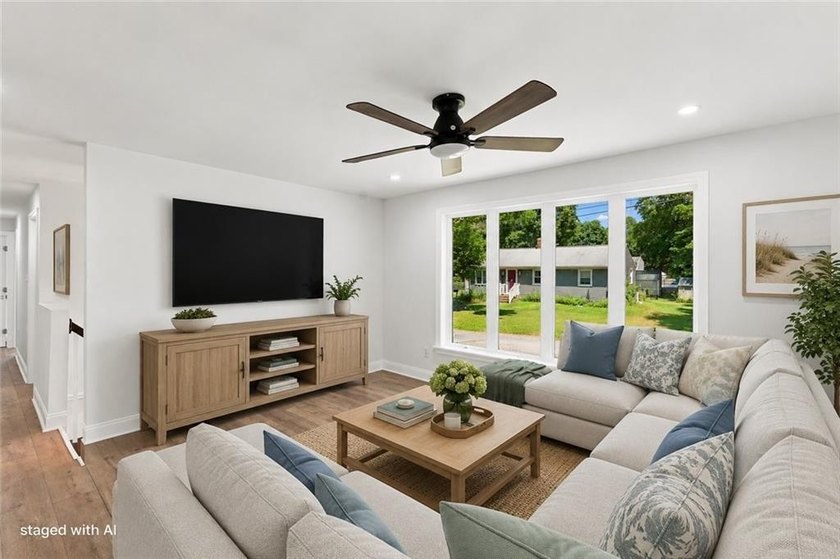 Beautifully renovated from top to bottom, this 3-4 bed, 2 full - photo 7
