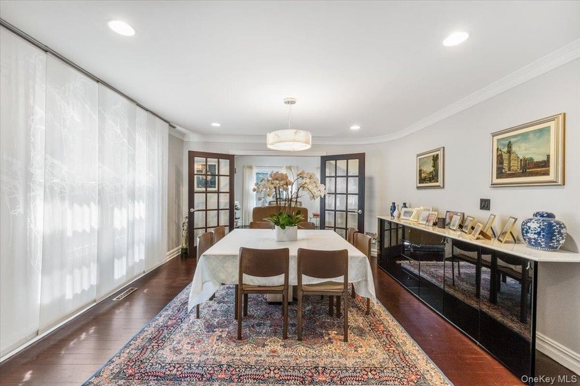 Bright and spacious Colonial, impeccably maintained and - photo 10