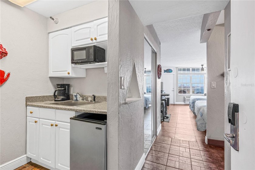 Turnkey ocean-view condo in the heart of Daytona Beach offering - photo 2