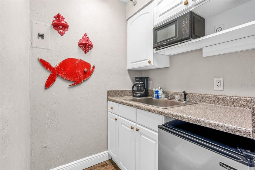 Turnkey ocean-view condo in the heart of Daytona Beach offering - photo 3