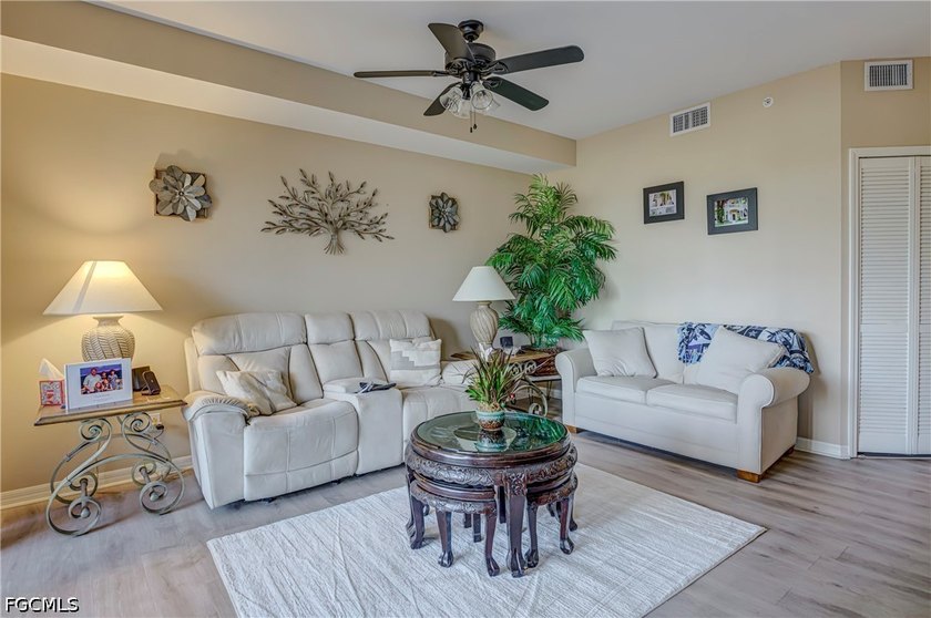 FIRST FLOOR! THIS IS YOUR OPPORTUNITY TO OWN A PIECE OF SW - photo 4