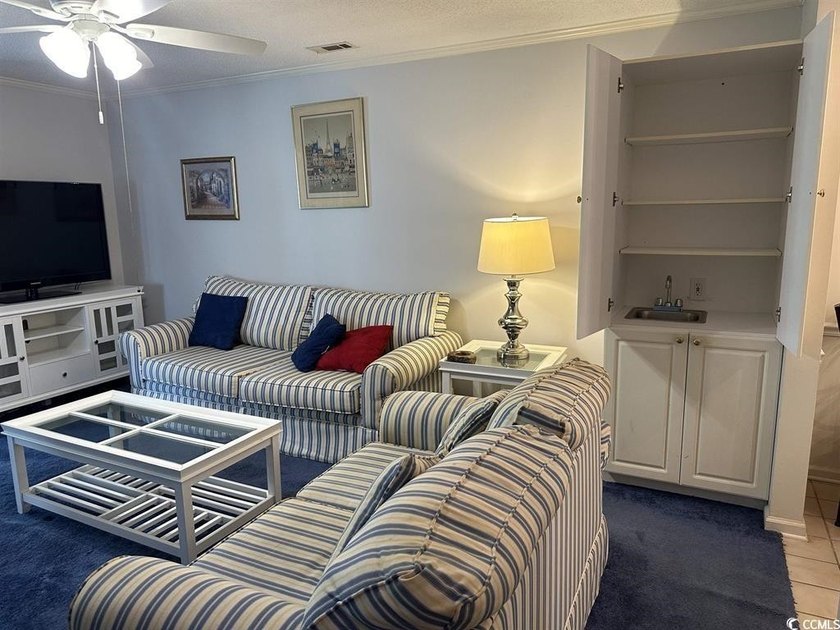 First floor unit! Come see this unit which is perfect to remodel - photo 3