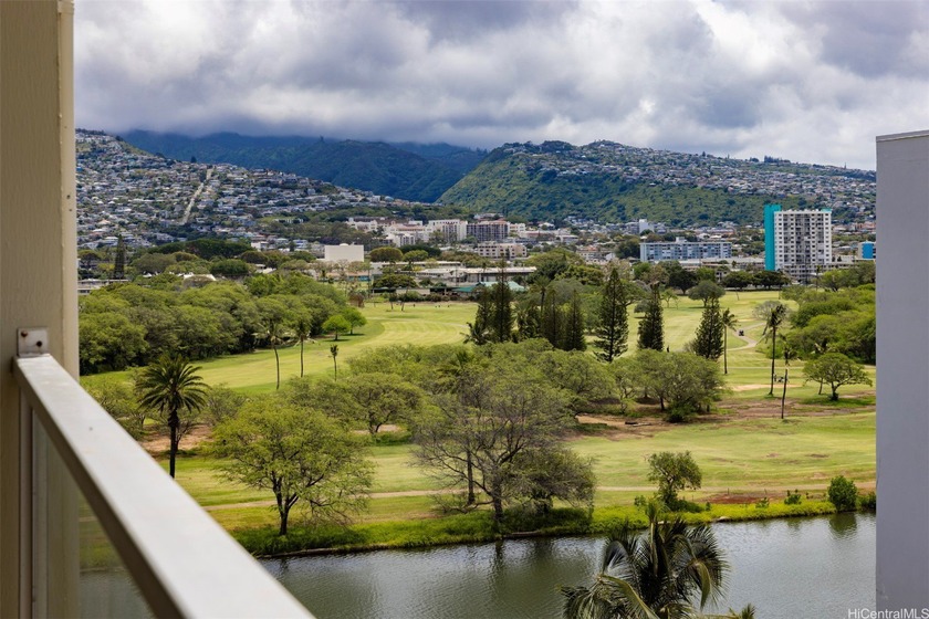 Situated in the center of Waikiki, Island Colony is a - photo 4
