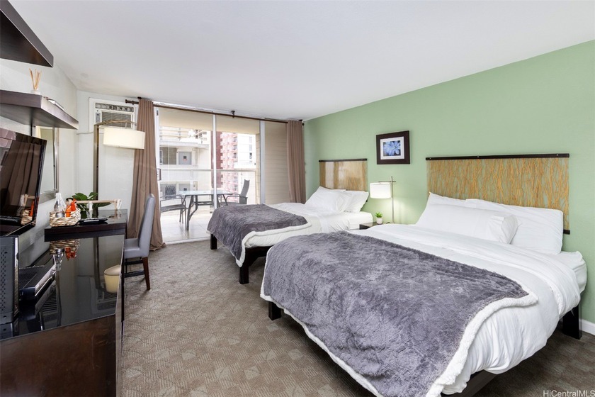Situated in the center of Waikiki, Island Colony is a - photo 7