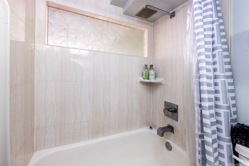 Situated in the center of Waikiki, Island Colony is a - photo 10