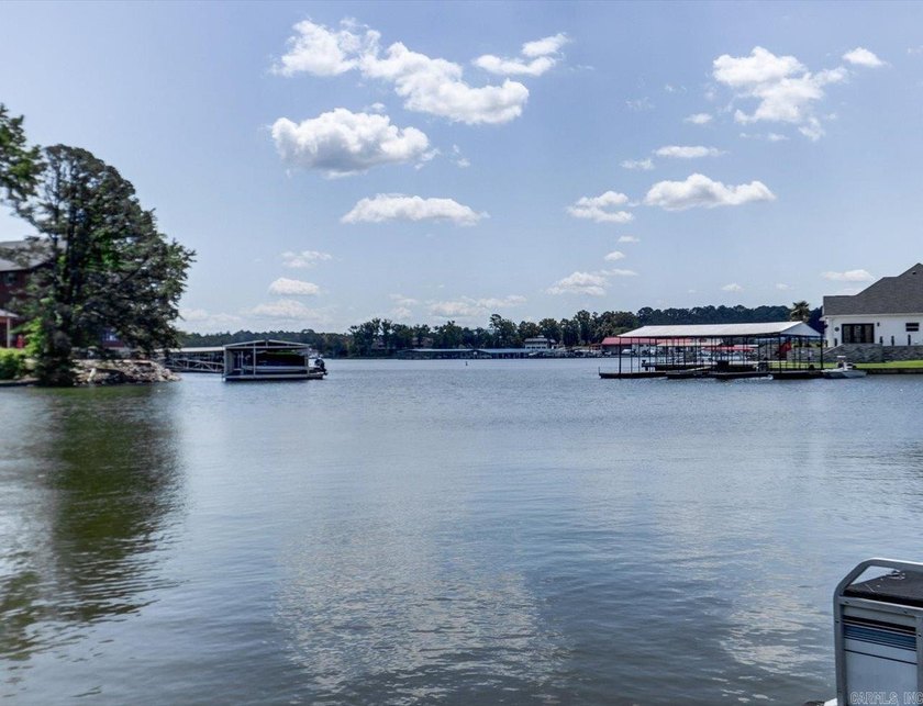 A Wonderful Lakefront Condo that Lives like a House Rather than - photo 2