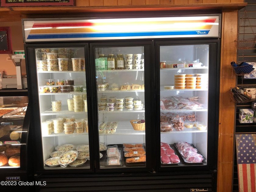 Great opportunity to own the iconic Cleverdale Store on the east - photo 3