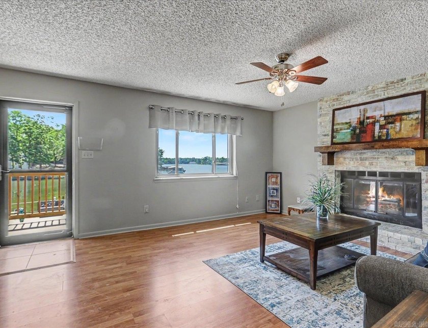 A Wonderful Lakefront Condo that Lives like a House Rather than - photo 8