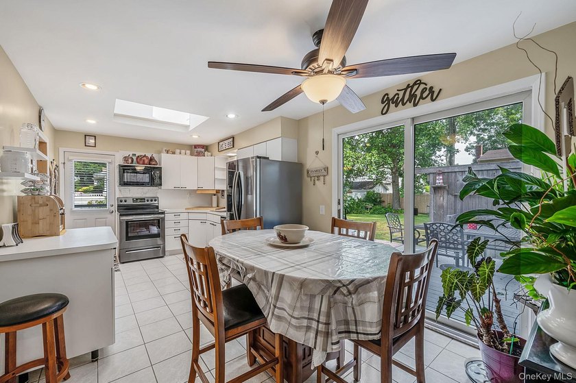 Welcome to this beautifully maintained 2-bedroom, 2-bath ranch - photo 9
