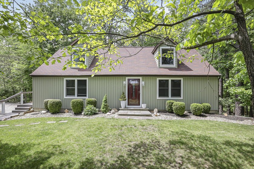 Welcome to Hideaway Hills and this spacious, beautifully updated - photo 2