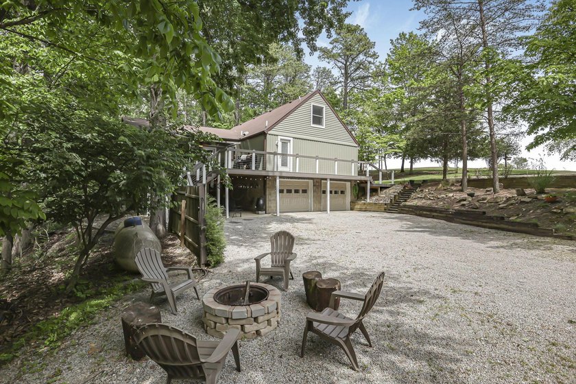 Welcome to Hideaway Hills and this spacious, beautifully updated - photo 6