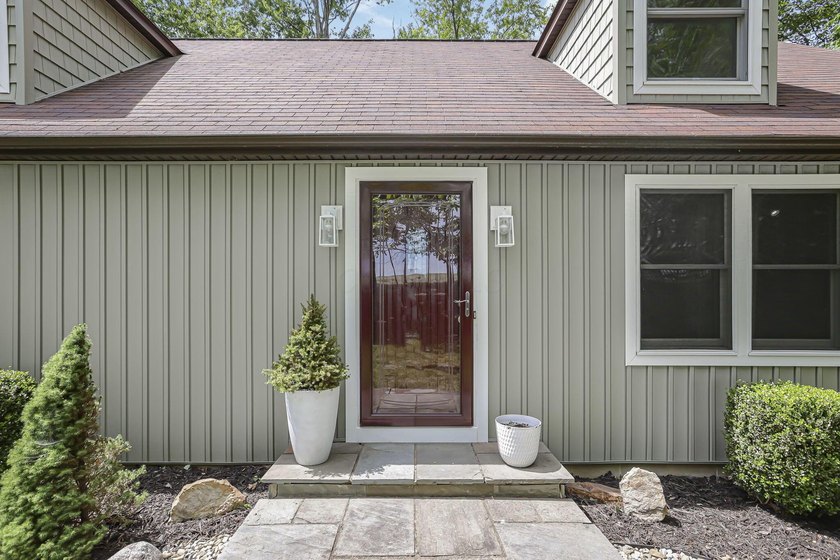 Welcome to Hideaway Hills and this spacious, beautifully updated - photo 7