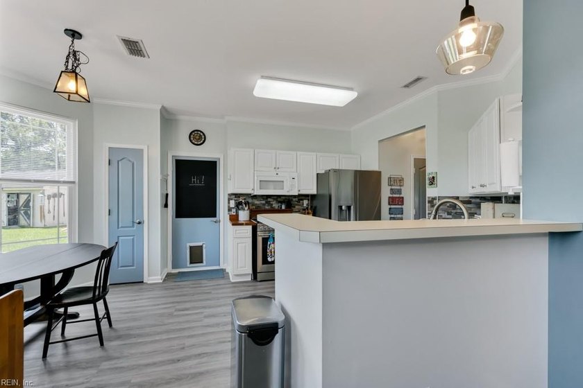 WELCOME HOME TO THIS BEAUTIFULLY UPDATED WATERFRONT PROPERTY - photo 11