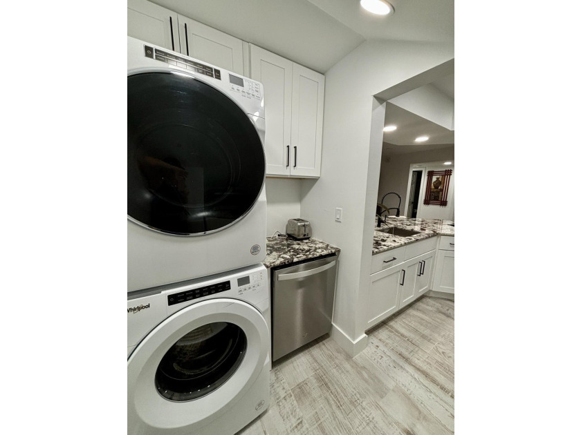 ONE LEVEL 1st floor condo is ready to move-in. Totally remodeled - photo 11