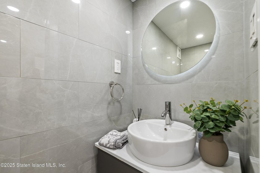 Move-In Ready , Welcome to 38 Deborah Loop - a newly renovated - photo 11
