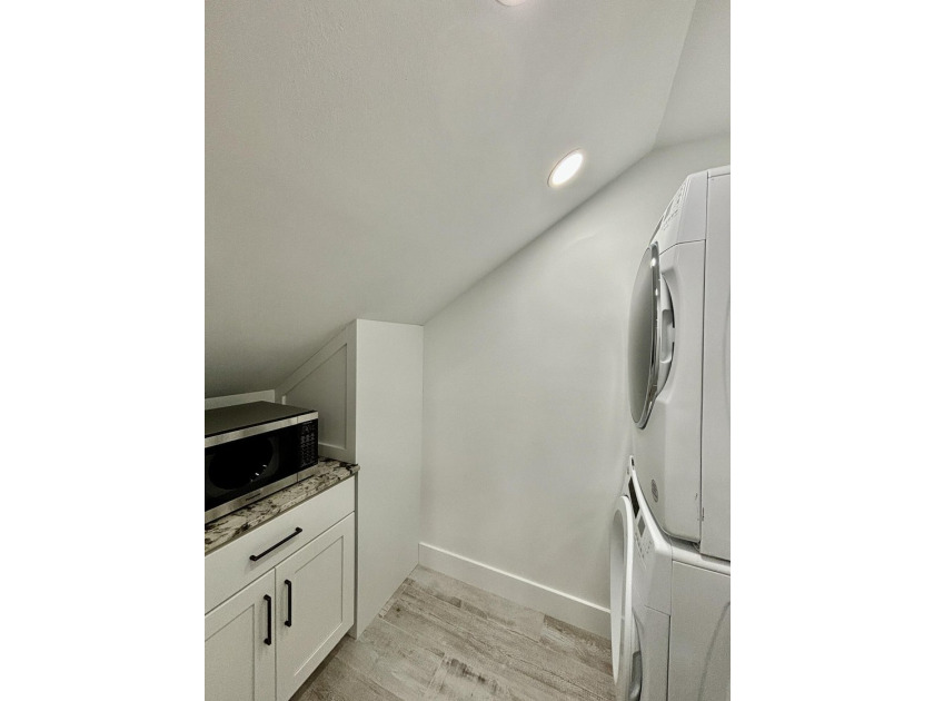 ONE LEVEL 1st floor condo is ready to move-in. Totally remodeled - photo 12