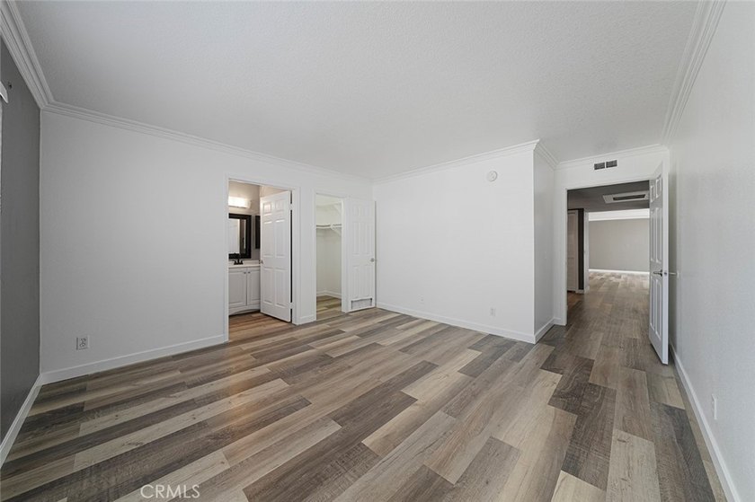Beautifully updated 2-bedroom, 2-bathroom condo offering a - photo 13