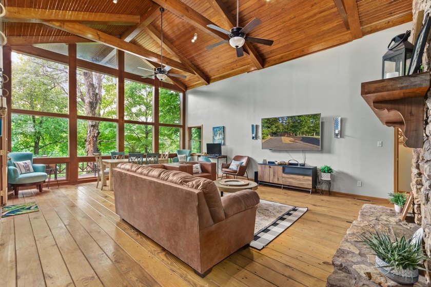 Enjoy lake life at its finest with this beautiful 4-bedroom - photo 5