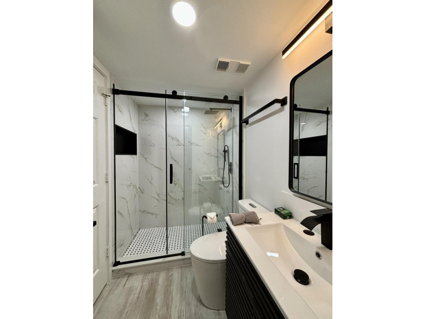 ONE LEVEL 1st floor condo is ready to move-in. Totally remodeled - photo 17