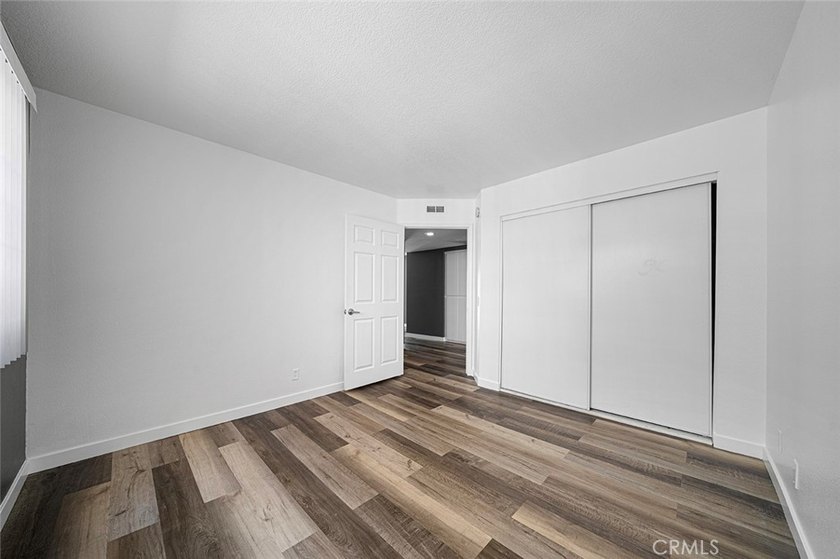 Beautifully updated 2-bedroom, 2-bathroom condo offering a - photo 18