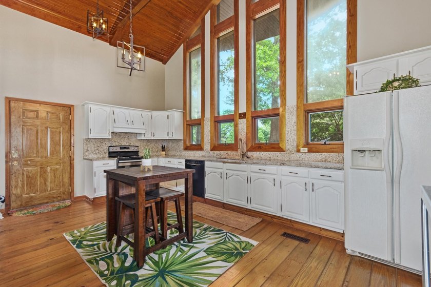 Enjoy lake life at its finest with this beautiful 4-bedroom - photo 9