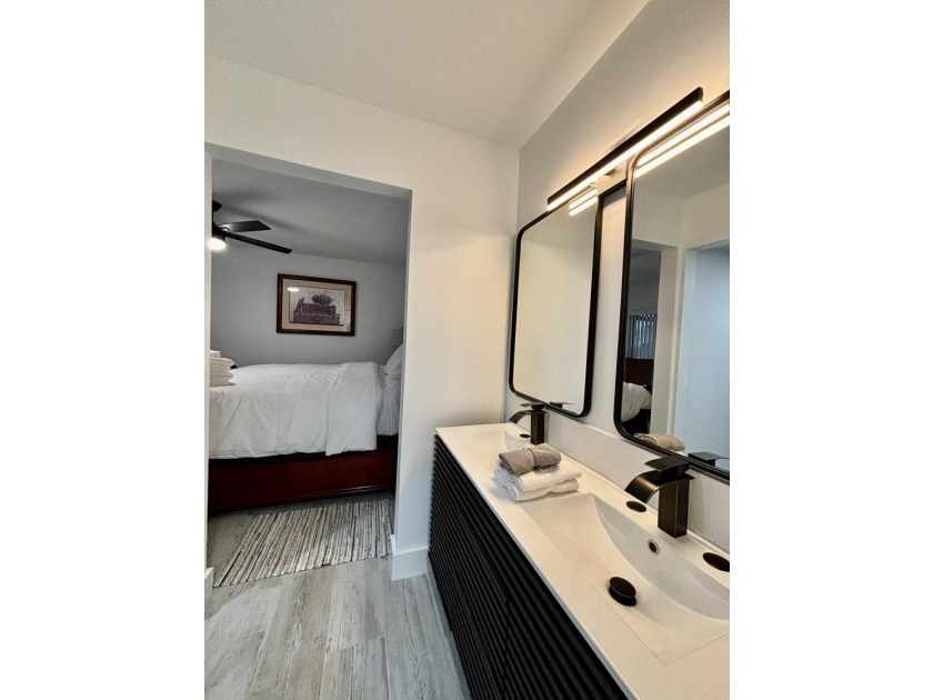 ONE LEVEL 1st floor condo is ready to move-in. Totally remodeled - photo 20