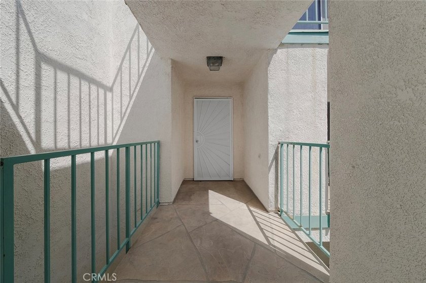 Beautifully updated 2-bedroom, 2-bathroom condo offering a - photo 22