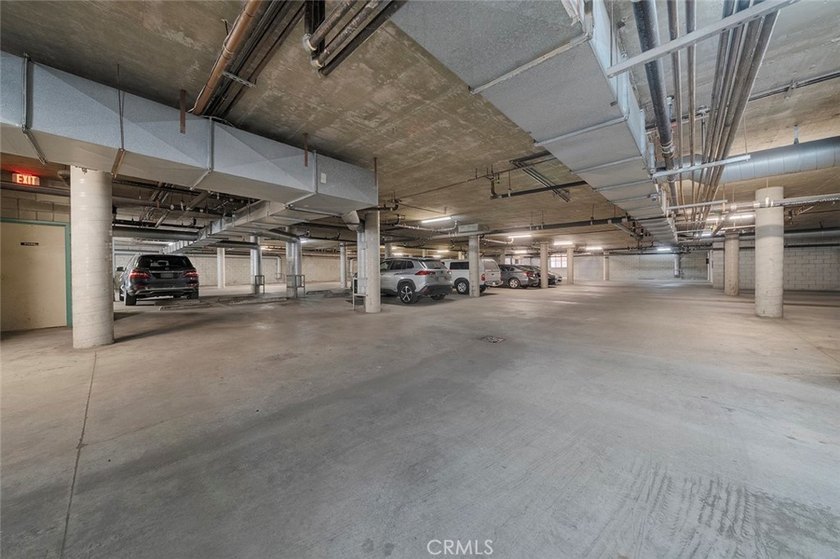 Beautifully updated 2-bedroom, 2-bathroom condo offering a - photo 24