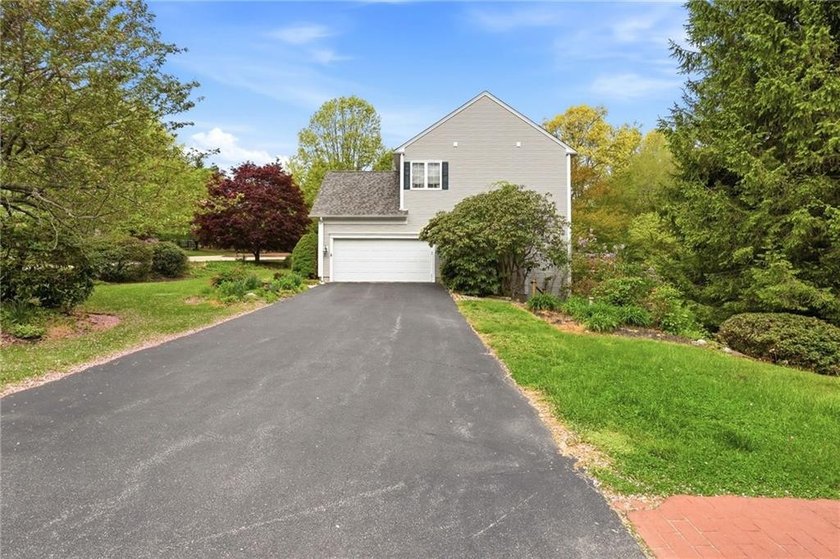 Welcome to Westford Woods! This beautifully maintained 4-bedroom - photo 5