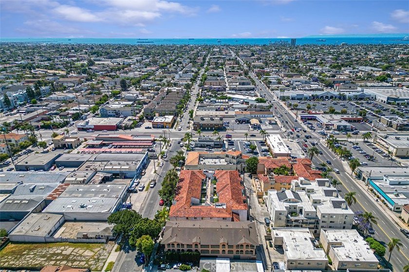 Beautifully updated 2-bedroom, 2-bathroom condo offering a - photo 30