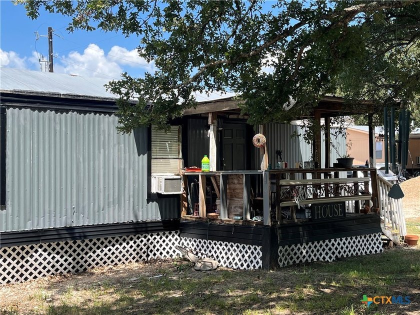Welcome to 108 Live Oak Path in Somerville, TX! This charming - photo 4