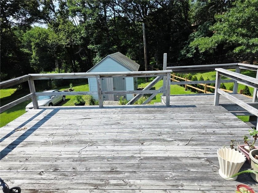 This raised ranch offers 3 bedrooms, one bathroom, galley - photo 4