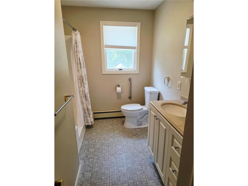 This raised ranch offers 3 bedrooms, one bathroom, galley - photo 10