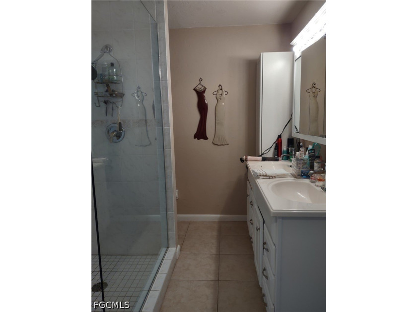 Second-floor, 2 bedroom, 2 bath condo end unit in Manatee Bay - photo 8