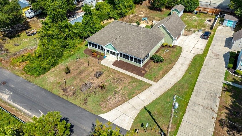 Fantastic opportunity to own a 4 bedroom/3 bath home in the - photo 2