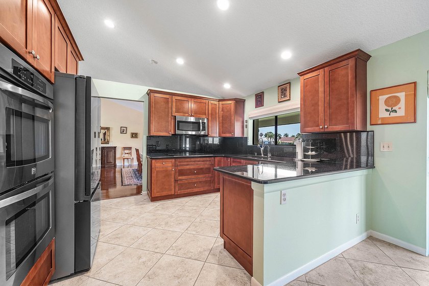 Beautiful, impeccably maintained, move-in ready 3/2/2 in the - photo 14