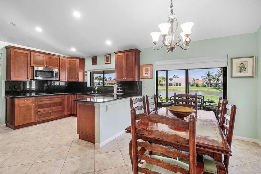 Beautiful, impeccably maintained, move-in ready 3/2/2 in the - photo 15